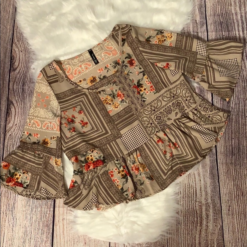3/4 Bell Sleeve Flowy Printed Crop Top
